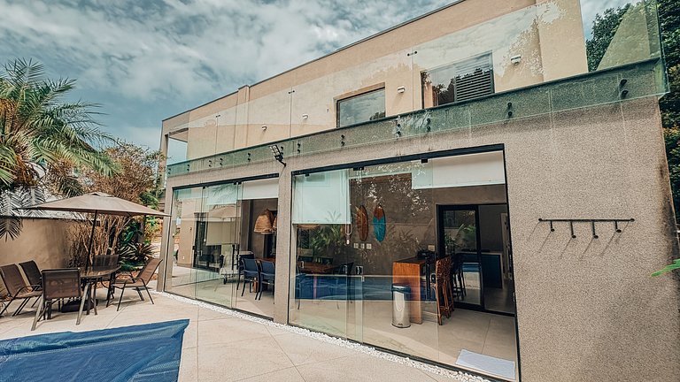 Casa 2426 - Sofisticação entre a natureza, com piscina aquec