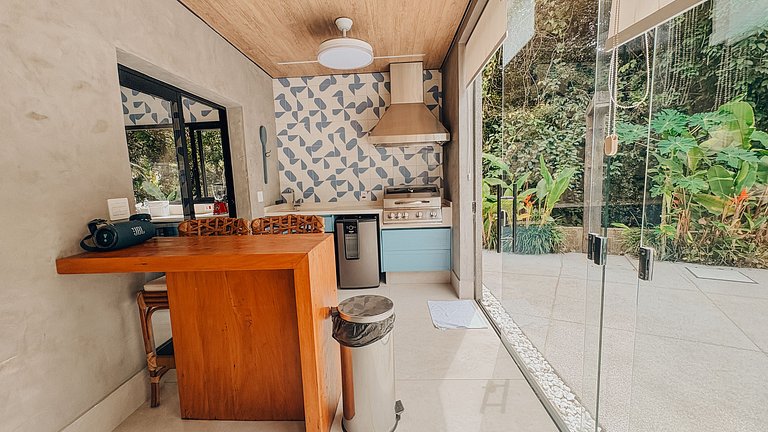 Casa 2426 - Sofisticação entre a natureza, com piscina aquec