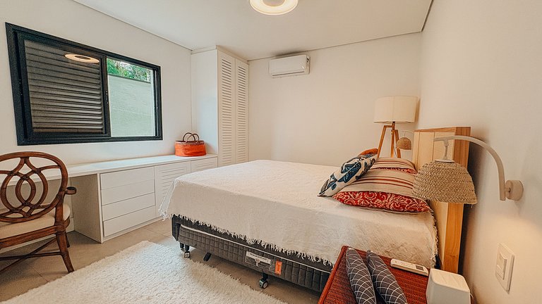 Casa 2426 - Sofisticação entre a natureza, com piscina aquec