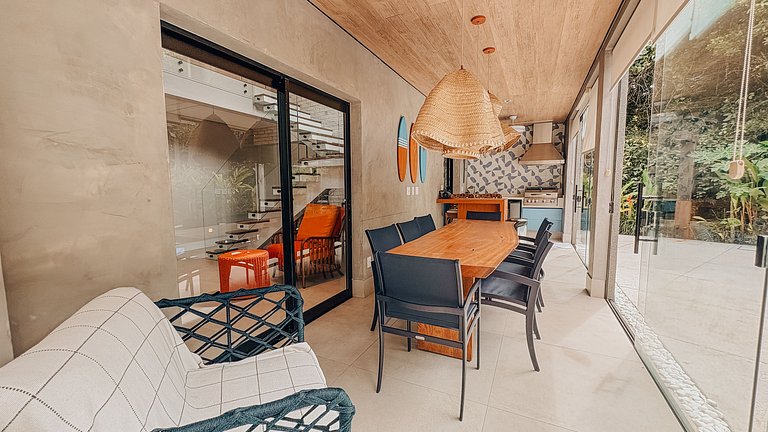 Casa 2426 - Sofisticação entre a natureza, com piscina aquec