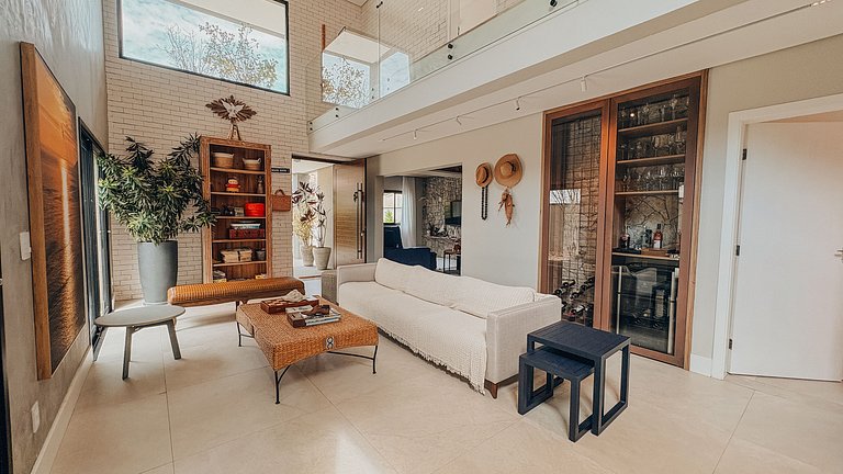 Casa 2426 - Sofisticação entre a natureza, com piscina aquec