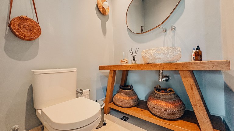 Casa 2426 - Sofisticação entre a natureza, com piscina aquec