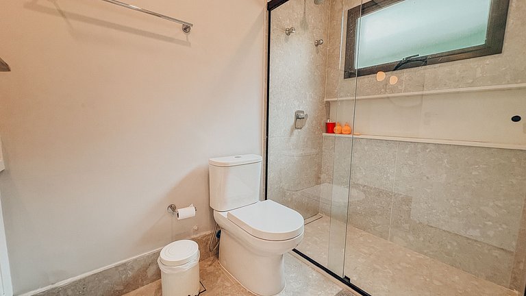 Casa 2426 - Sofisticação entre a natureza, com piscina aquec