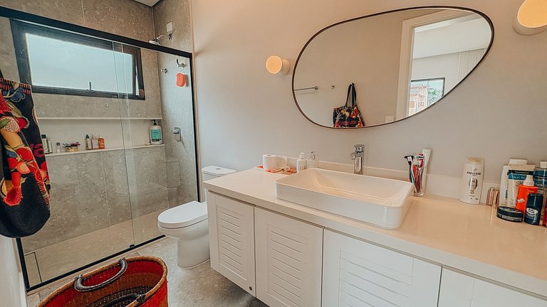 Casa 2426 - Sofisticação entre a natureza, com piscina aquec