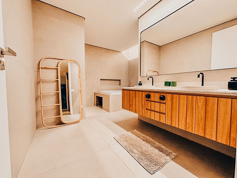 Casa 5124 - Novíssima, 5 suítes na melhor localização da Riv