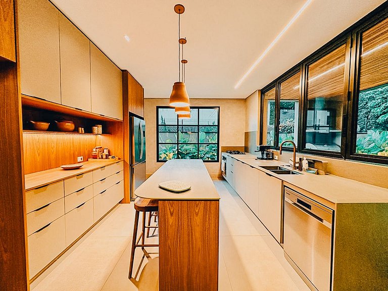 Casa 5124 - Novíssima, 5 suítes na melhor localização da Riv