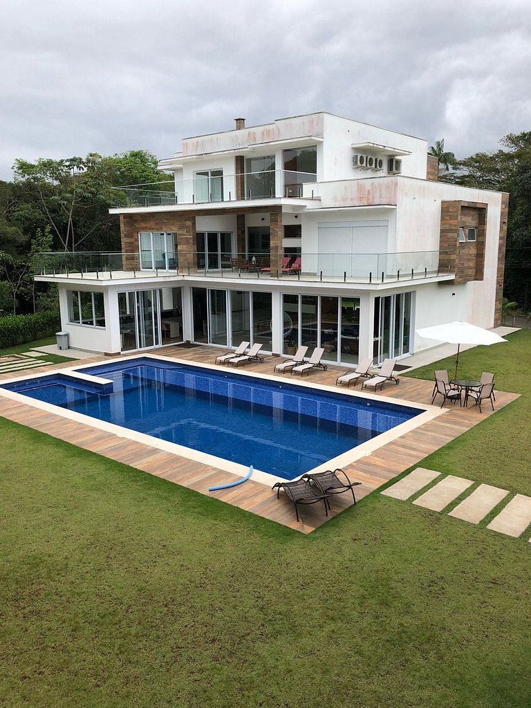 Casa 2627 | 8 suítes • 32 pessoas • Praia de Guaratuba - SP