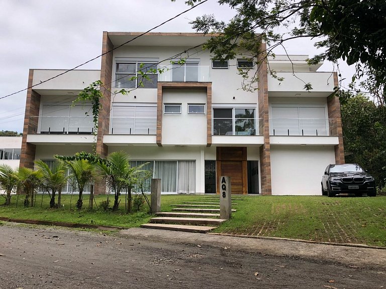 Casa 2627 | 8 suítes • 32 pessoas • Praia de Guaratuba - SP