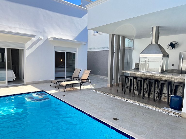 Casa com piscina a 100 m da praia | Praia de Guaratuba