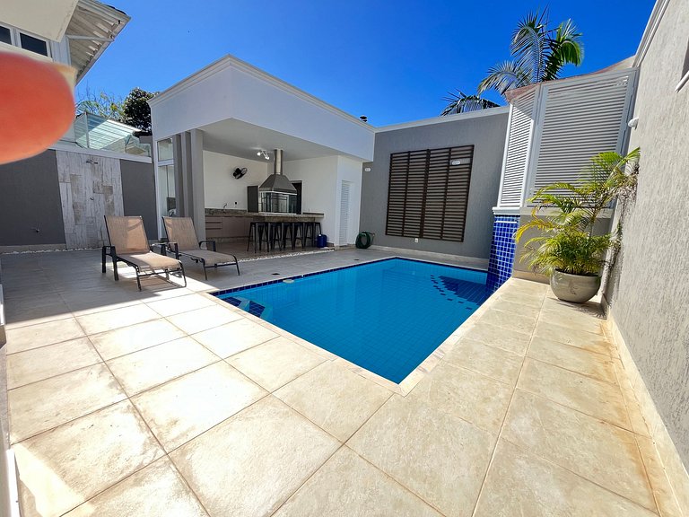 Casa com piscina a 100 m da praia | Praia de Guaratuba