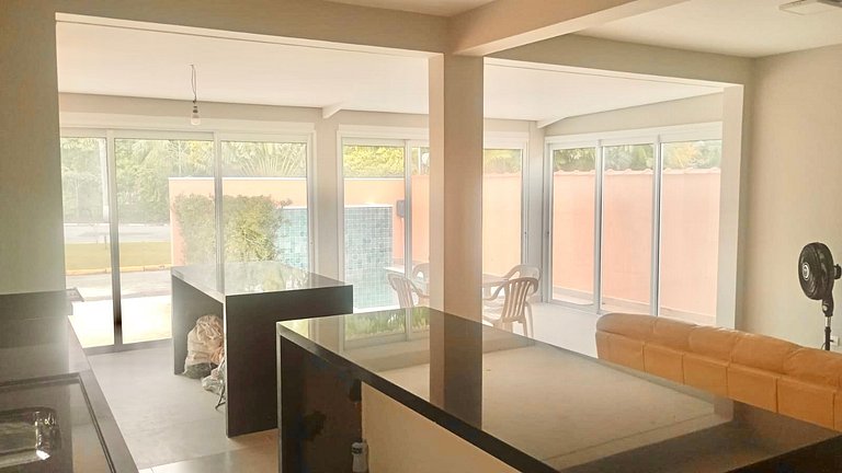 Casa 1626 | 3 dormitórios • 140 m² construídos • Praia de Gu