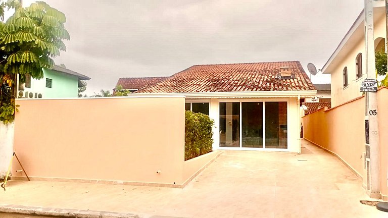 Casa 1626 | 3 dormitórios • 140 m² construídos • Praia de Gu