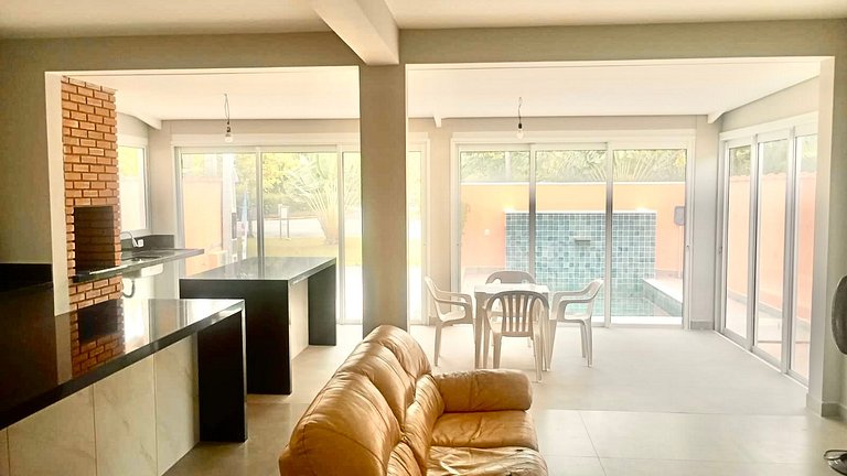 Casa 1626 | 3 dormitórios • 140 m² construídos • Praia de Gu
