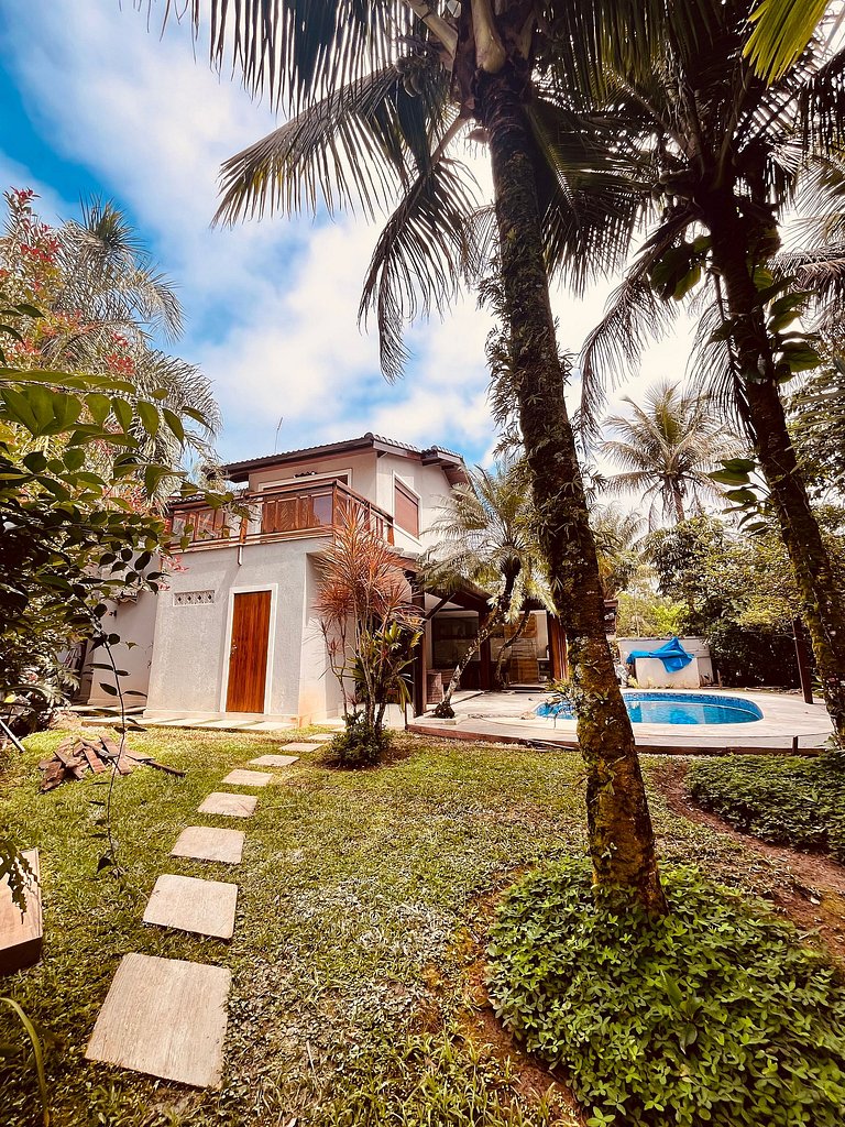 Casa 3826 – Nova, linda e saída para praia.
