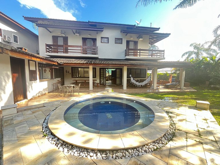 Casa 3326 | 60 m da praia • 5 suítes • Até 12 pessoas • Prai