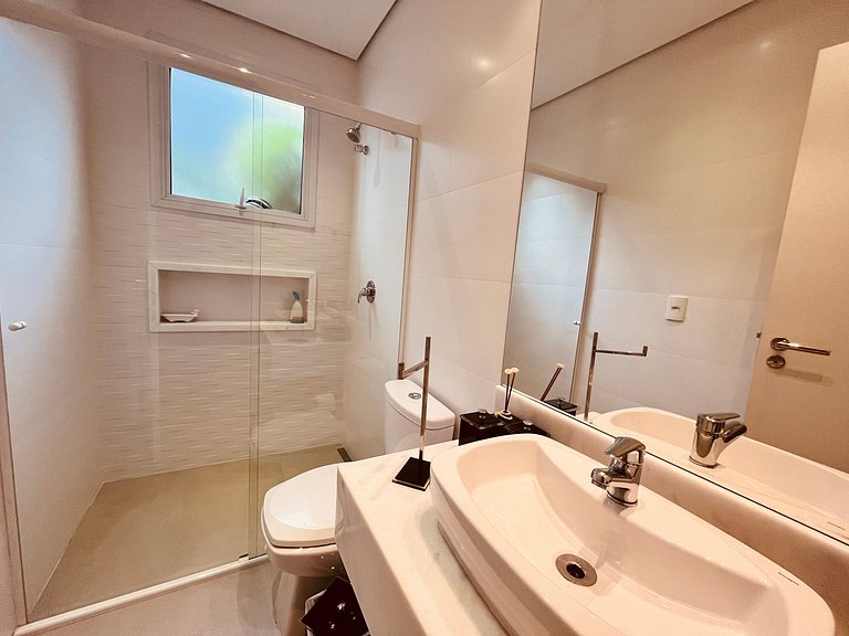 Casa 4226 | • 5 suítes •Piscina aquecida• Até 11 pessoas • R