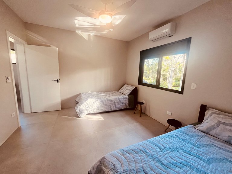 Casa 4426 | 300 m da praia • Piscina aquecida • Até 15 pesso