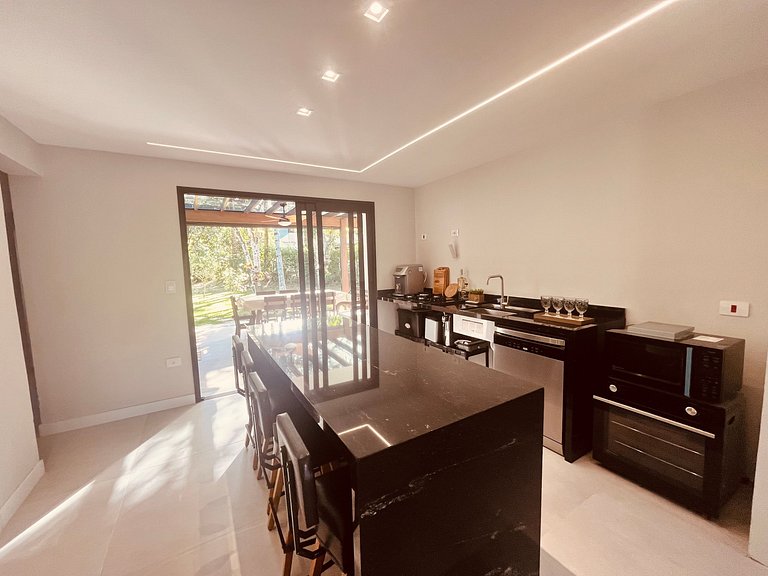 Casa 4426 | 300 m da praia • Piscina aquecida • Até 15 pesso