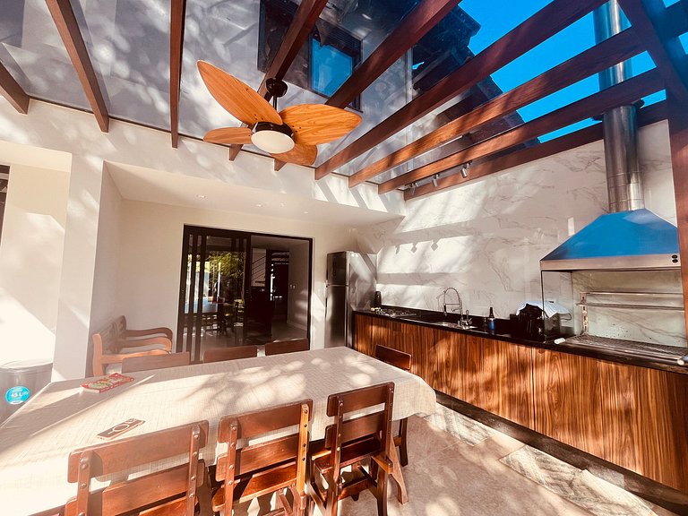 Casa 4426 | 300 m da praia • Piscina aquecida • Até 15 pesso
