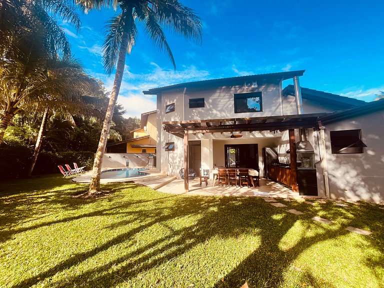 Casa 4426 | 300 m da praia • Piscina aquecida • Até 15 pesso
